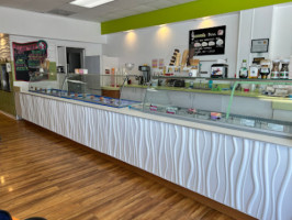 Yummi's Frozen Yogurt Cafe food