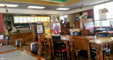 Los Hermanos Restaurant inside