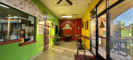 Roberto's Taco Shop outside