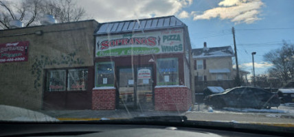 Tony Soprano's Pizza outside