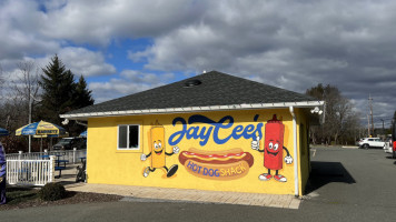 Jaycee’s Hot Dog Shack outside