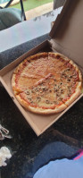 Yaghi's New York Pizzeria food