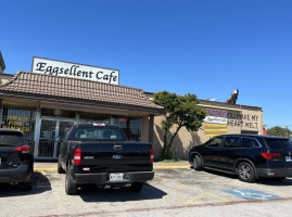 Eggsellent Cafe outside