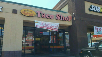 Rolando's Taco Shop outside