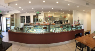 Pascal Patisserie And Cafe inside