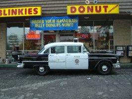 Blinkie's Donuts outside