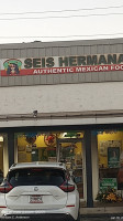 Seis Hermanas Mexican Food inside