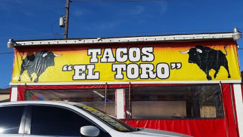 Tacos El Toro #1 outside