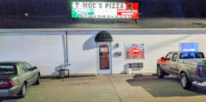 T-moe's Pizza outside