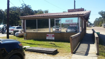 Meryl And Jerry's Burgers outside