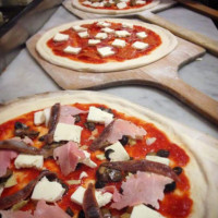Pizaro's Pizza Napoletana food