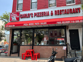 Carlo's Pizza outside