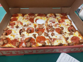 Jet's Pizza food