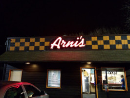 Arni's New Albany outside