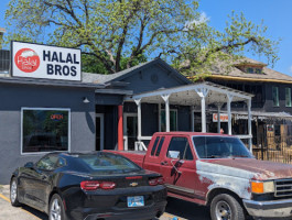 Halal Bros outside