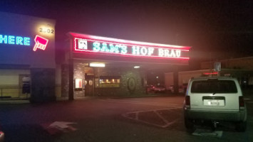 Sam's Hof Brau outside