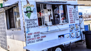 Recetas Exclusivas Mexicanas Taco Truck outside