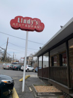 Lindy's outside