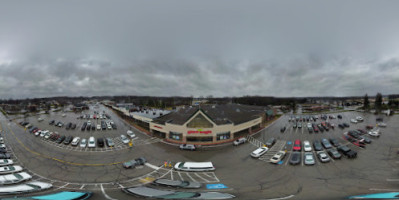 Giant Eagle Supermarket outside