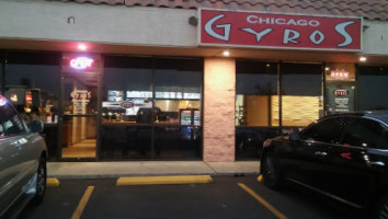 Chicago Gyros outside