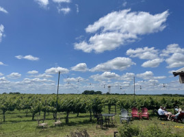 3 Texans Winery And Vineyard food