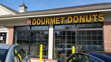 Gourmet Donuts outside