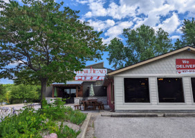 Trailhead Pizzeria outside