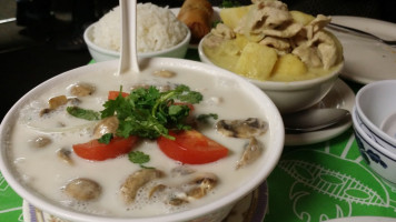 Chans Thai Kitchen food