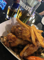 Eddy's Wild Wings food