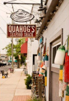 Quahog's Seafood Shack (and outside