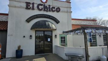 El Chico Family Restaurant outside