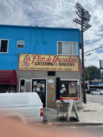 La Flor De Yucatan Bakery outside