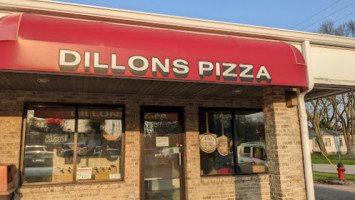 Dillon's Pizza outside