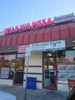 Bella Mia Pizzeria inside