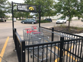 Hy-vee Market Grille Express outside