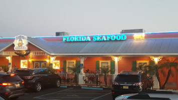 Florida's Seafood Grill outside