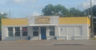 Charlie's B Que Catering outside