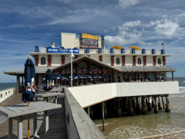 Joe's Crab Shack outside