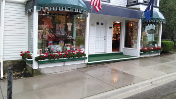 Surrey Hills Gift Shop outside