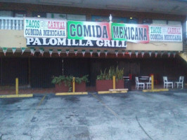 Tacos El Carnal 2 outside
