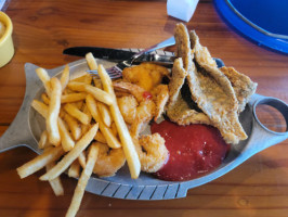 Gilligan's Seafood At The Dock inside