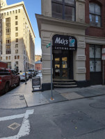 Max's Deli Cafe outside