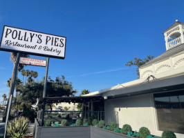 Polly's Pies outside