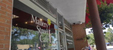 Mallery St Cafe outside