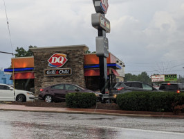 Dairy Queen Grill Chill outside