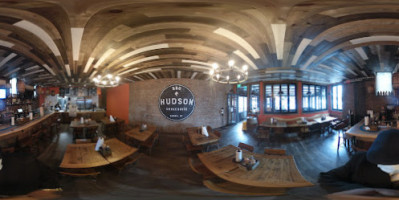 Hudson Smokehouse inside