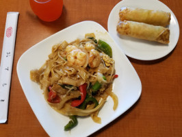 Mama's Thai Cafe food