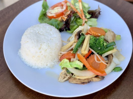 Toomie's Thai Cuisine food
