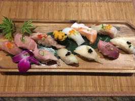 Akiko's Sushi inside