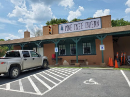 Pine Tree Tavern food